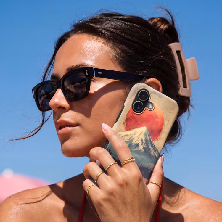 Bergtop - Sneeuw - Zon Toughcase MagSafe Apple iPhone 17 klein -Sfeer2V