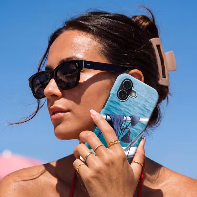 Bikini - Reling - Zee - Zomer - Blauw Toughcase MagSafe Apple iPhone 17 klein -Sfeer2V