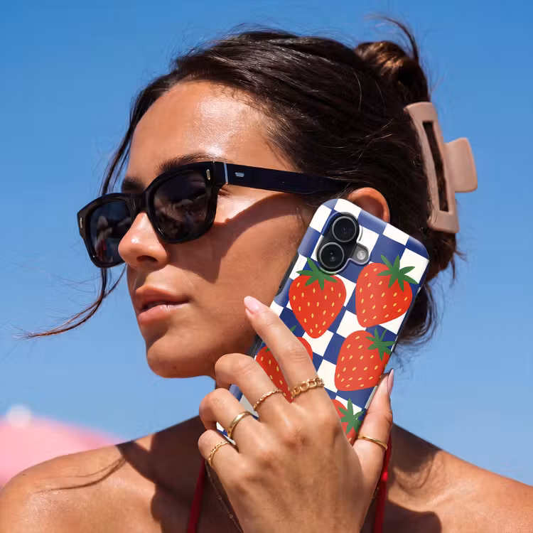 Geblokt - Blauw - Aardbeien Toughcase MagSafe Apple iPhone 17 klein -Sfeer2V