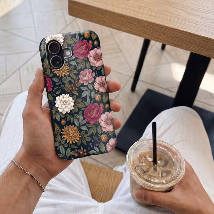 Bloemen - Botanisch - Illustratie - Donker - Vintage Toughcase MagSafe Apple iPhone 17 klein -Sfeer1M