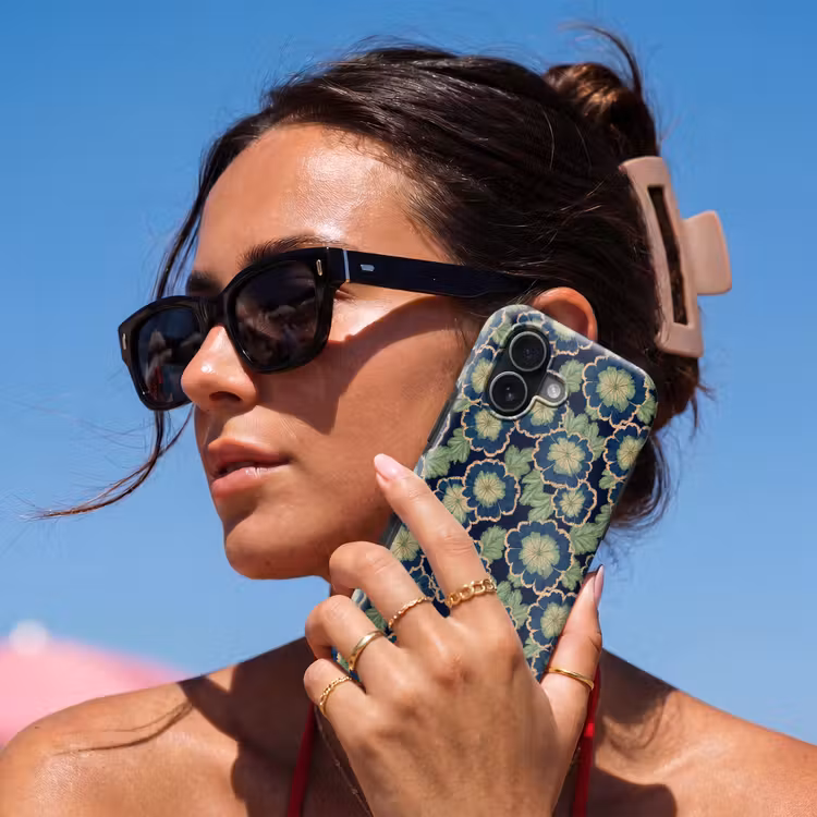Bloemen - Borduurwerk - Patroon - Blauw - Groen Toughcase MagSafe Apple iPhone 17 klein 1017 -Sfeer2V
