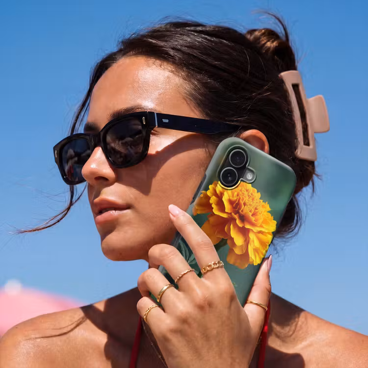 Bloemblaadjes - Afrikaan - Oranje - Wazig Toughcase MagSafe Apple iPhone 17 klein -Sfeer2V