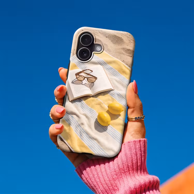 Boek - Zonnebril - Strand - Zomer - Geel Toughcase MagSafe Apple iPhone 17 klein -Sfeer1V