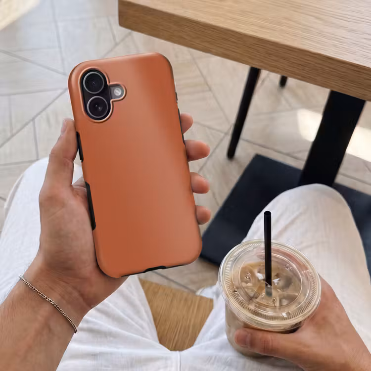 Burnt - Sienna - Oranje Toughcase MagSafe Apple iPhone 17 klein 1017 -Sfeer1M