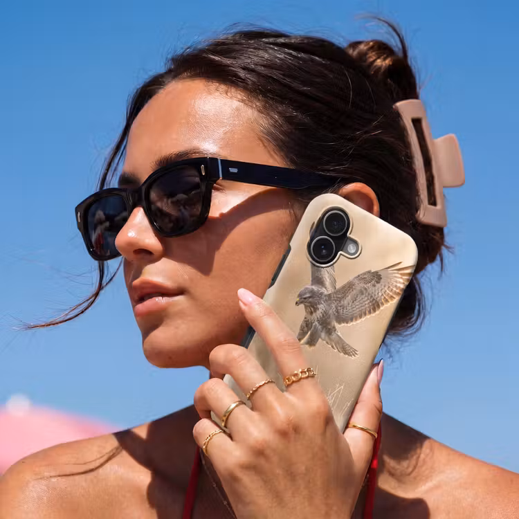 Buizerd - Roofvogel - Natuur - Bruin Toughcase MagSafe Apple iPhone 17 klein -Sfeer2V