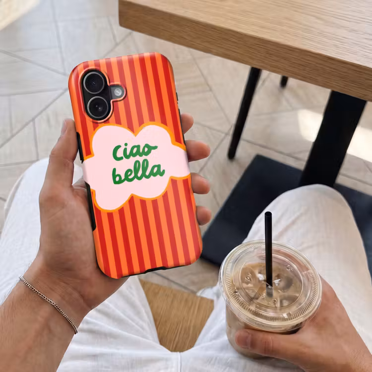 Ciao bella - Tekstwolk - Strepen - Oranje Toughcase MagSafe Apple iPhone 17 klein -Sfeer1M