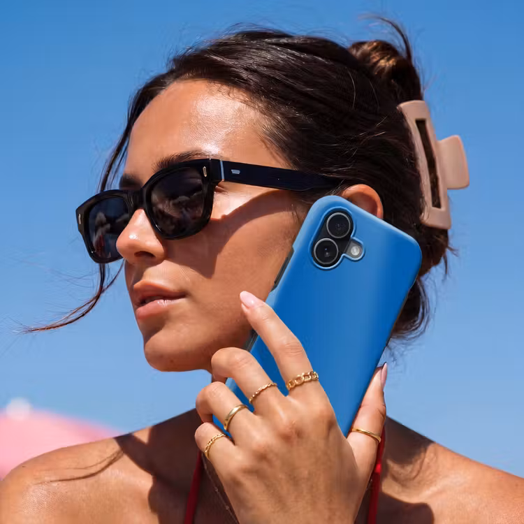 Classic - Azure - Blauw Toughcase MagSafe Apple iPhone 17 klein 1017 -Sfeer2V