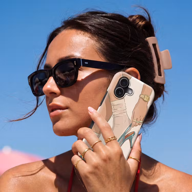 Vrouw - Schoen - Mode - Lifestyle - Groen Toughcase MagSafe Apple iPhone 17 klein -Sfeer2V