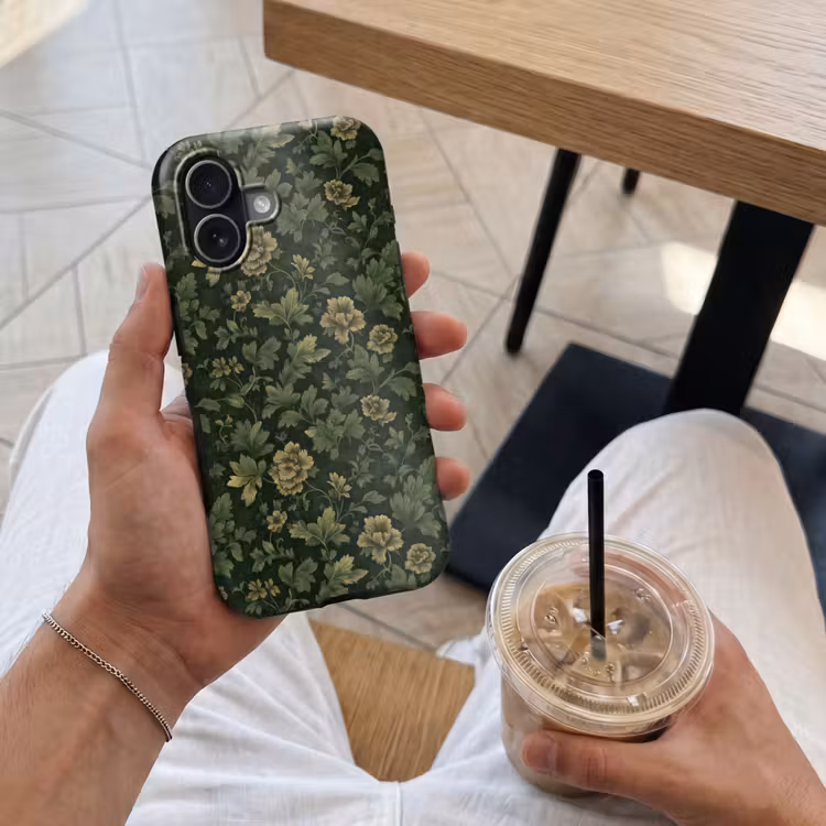 Donker - Groen - Goud - Botanisch Toughcase MagSafe Apple iPhone 17 klein 1017 -Sfeer1M