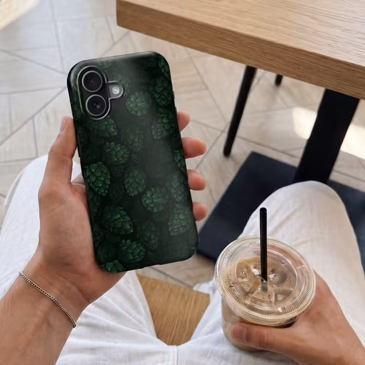 Donker - Groen - Hopbellen - Botanisch - Illustratie Toughcase MagSafe Apple iPhone 17 klein 1017 -Sfeer1M