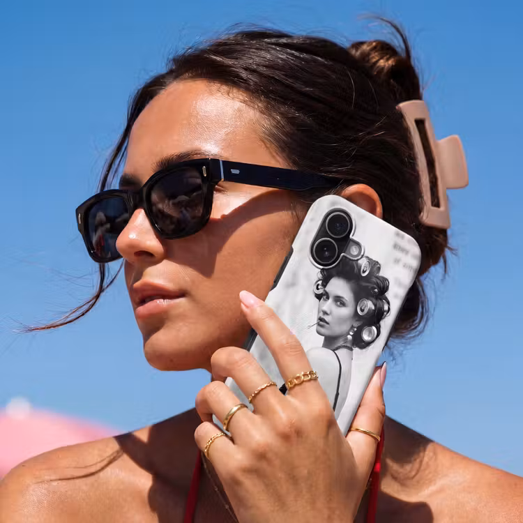 Edgy - Vrouw - Zwart - Wit Toughcase MagSafe Apple iPhone 17 klein -Sfeer2V