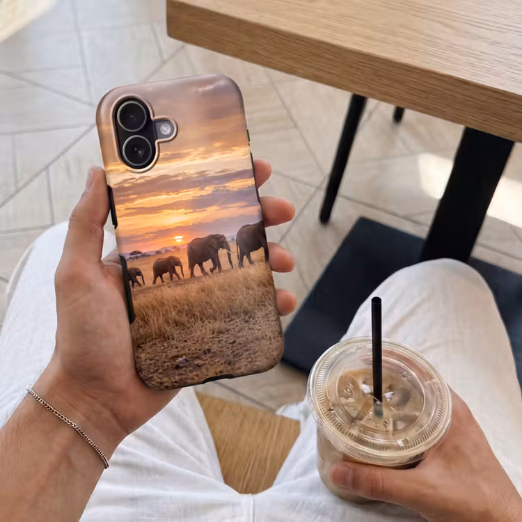 Olifanten - Savanne - Zonsondergang - Afrika - Warm Toughcase MagSafe Apple iPhone 17 klein -Sfeer1M