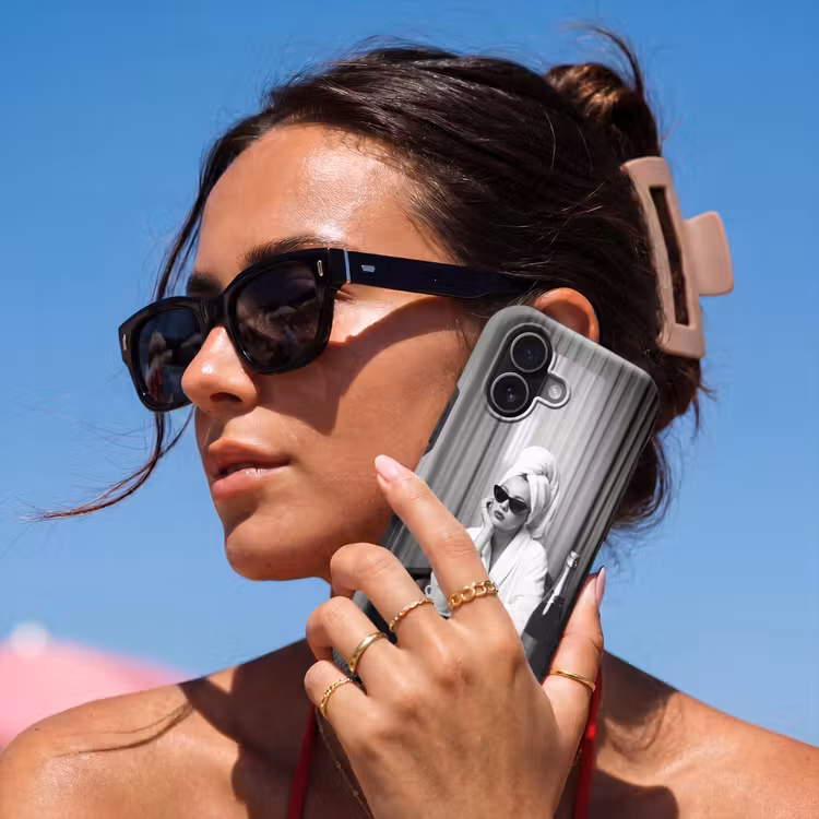 Vrouw - Bubbels - Zwart - Wit Toughcase MagSafe Apple iPhone 17 klein -Sfeer2V