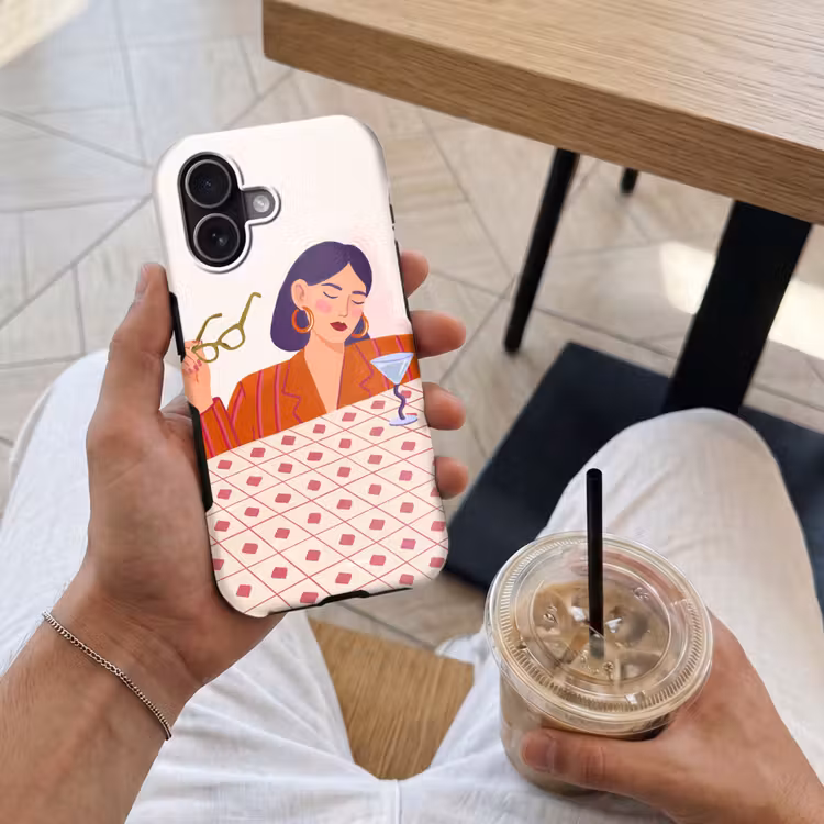 Vrouw - Bril - Cocktail - Illustratie - Modern Toughcase MagSafe Apple iPhone 17 klein -Sfeer1M