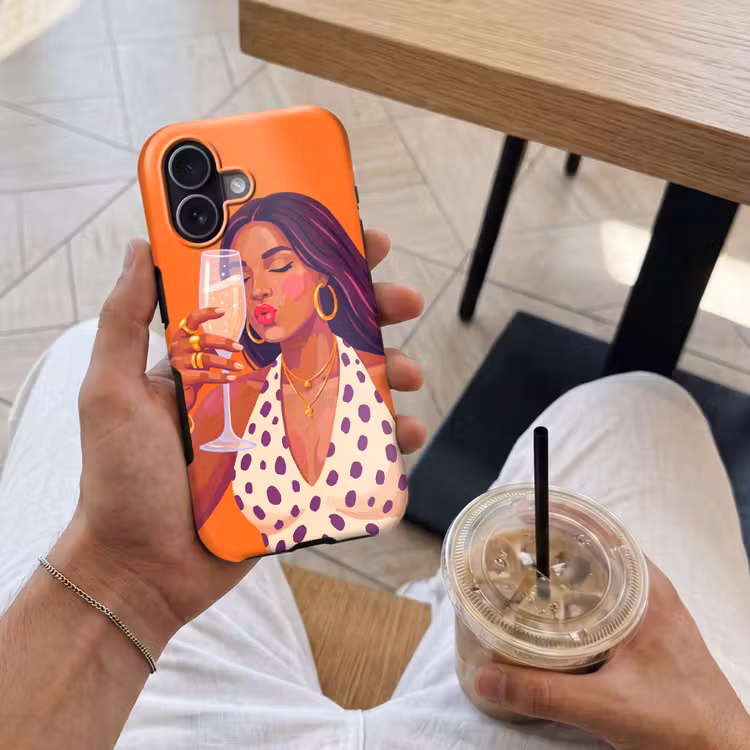 Vrouw - Champagne - Feest - Modern - Oranje Toughcase MagSafe Apple iPhone 17 klein -Sfeer1M