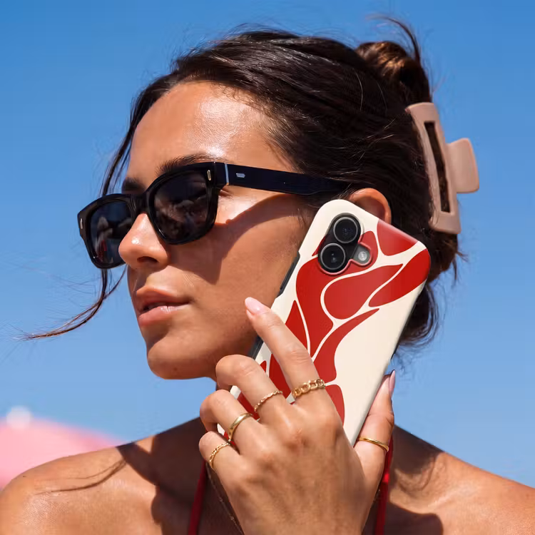Vrouw - Figuur - Abstract - Modern - Rood Toughcase MagSafe Apple iPhone 17 klein -Sfeer2V