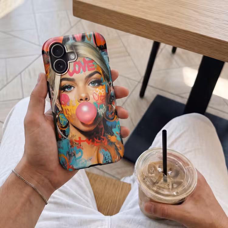 Vrouw - Kauwgom - Graffiti - Love Toughcase MagSafe Apple iPhone 17 klein -Sfeer1M
