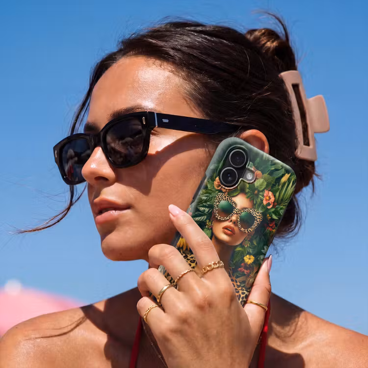 Vrouw - Panterprint - Jungle - Natuur - Luxe Toughcase MagSafe Apple iPhone 17 klein -Sfeer2V