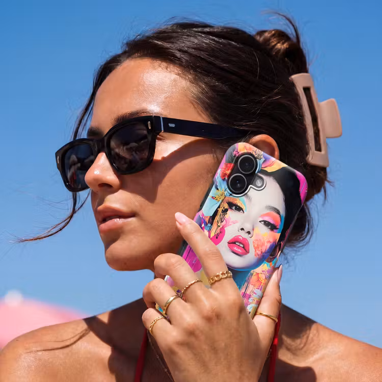 Vrouw - Portret - Abstract - Paars Toughcase MagSafe Apple iPhone 17 klein -Sfeer2V