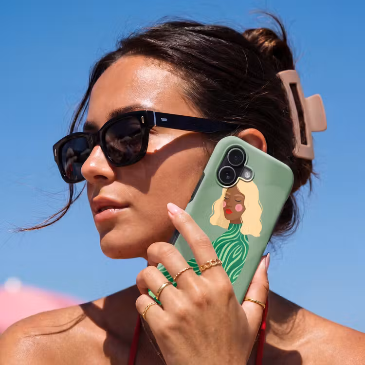 Vrouw - Portret - Illustratie - Modern - Groen Toughcase MagSafe Apple iPhone 17 klein -Sfeer2V