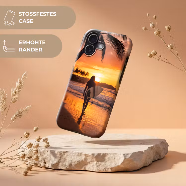 Vrouw - Surfplank - Strand - Zonsondergang - Oranje Toughcase MagSafe Apple iPhone 17 klein -USP_RandenV_DE