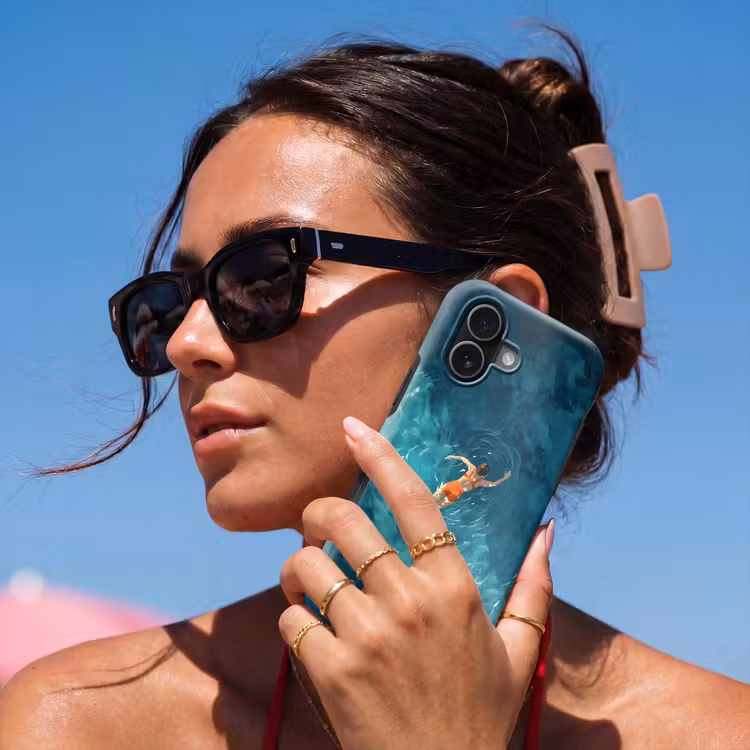 Vrouw - Water - Bikini - Oranje Toughcase MagSafe Apple iPhone 17 klein -Sfeer2V