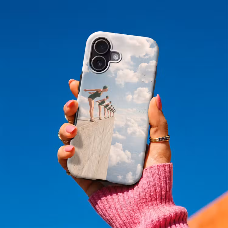Handyhülle Toughcase - Frauen – Tauchhaltung – Wolken - Vrouwen - Duikhouding - Wolken Toughcase MagSafe Apple iPhone 17 klein