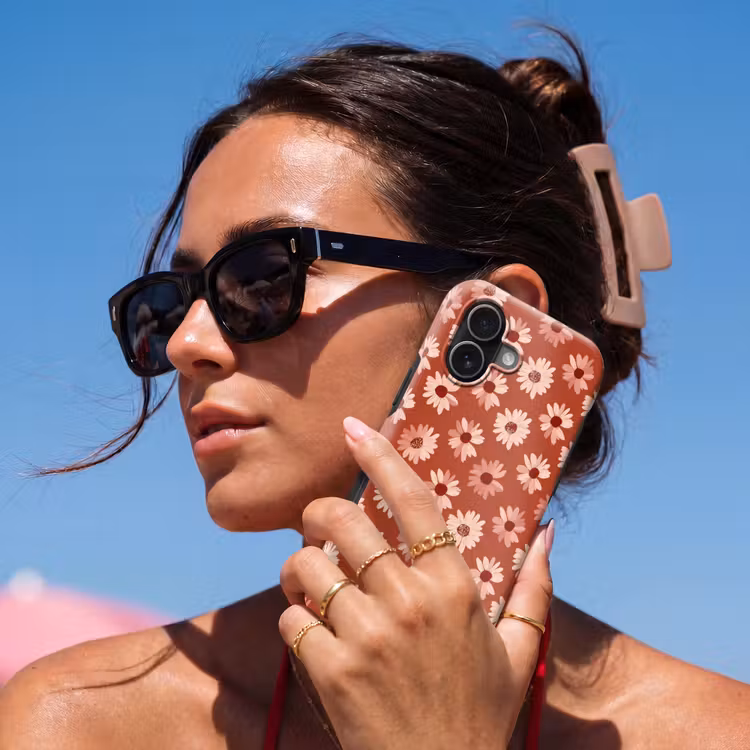 Madelief - Retro - Terracotta Toughcase MagSafe Apple iPhone 17 klein 1017 -Sfeer2V