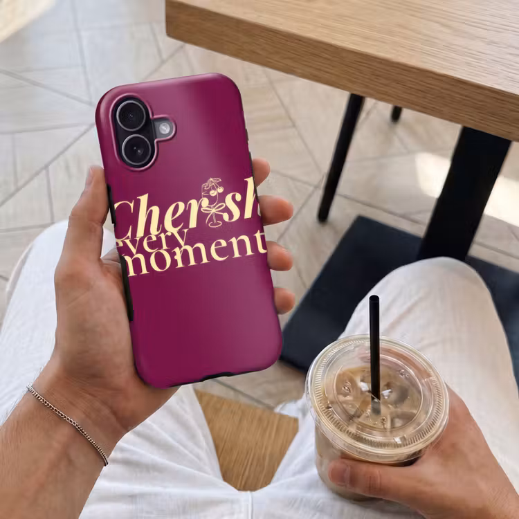 Cherish every moment - Cocktailglas - Bordeaux Toughcase MagSafe Apple iPhone 17 klein -Sfeer1M