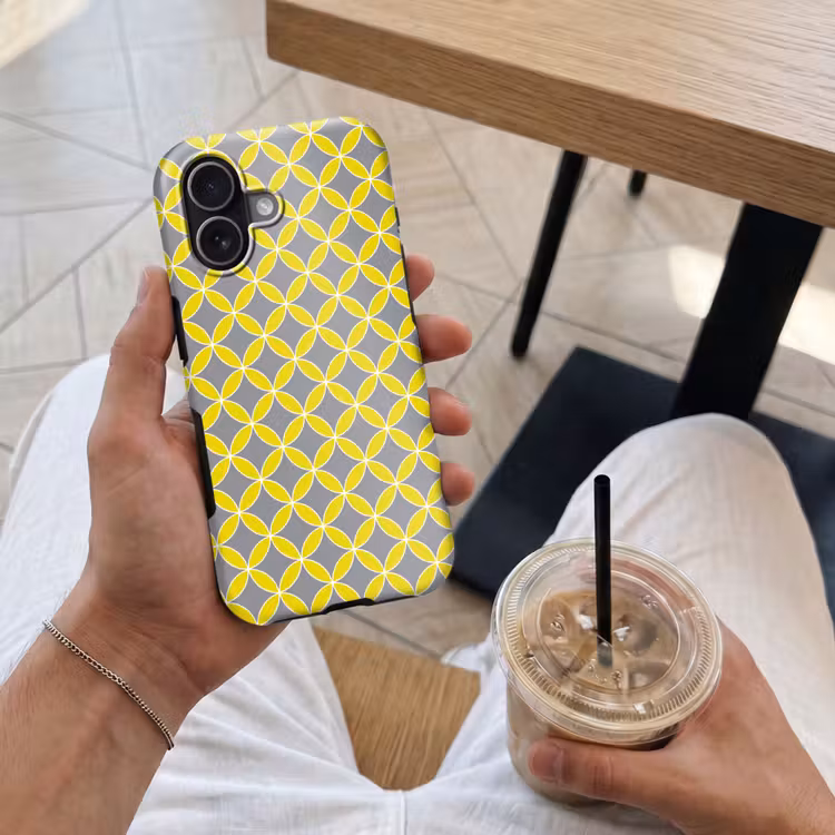 Geometrisch - Cirkels - Modern - Grijs - Geel Toughcase MagSafe Apple iPhone 17 klein 1017 -Sfeer1M