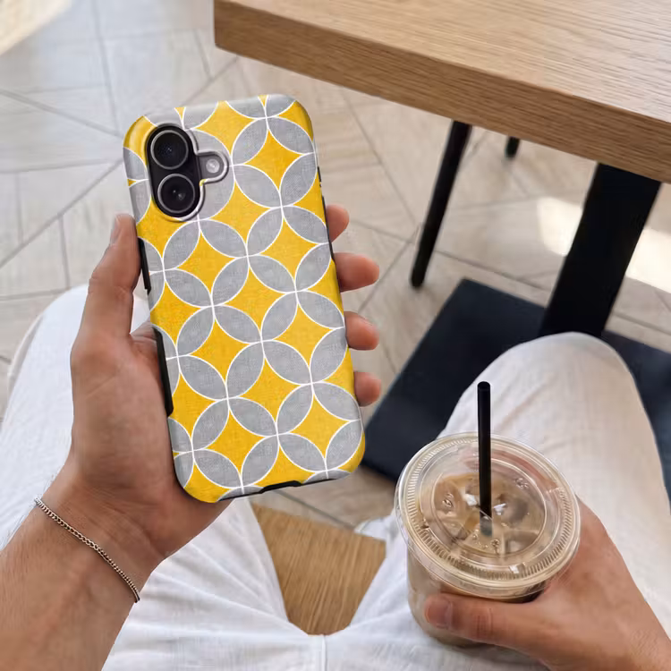 Geometrisch - Cirkels - Textuur - Grijs - Geel Toughcase MagSafe Apple iPhone 17 klein 1017 -Sfeer1M