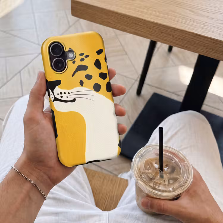 Cheetah - Illustratie - Geel Toughcase MagSafe Apple iPhone 17 klein -Sfeer1M