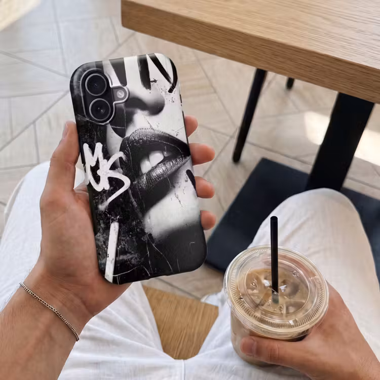 Gezicht - Mond - Graffiti - Zwart Toughcase MagSafe Apple iPhone 17 klein -Sfeer1M