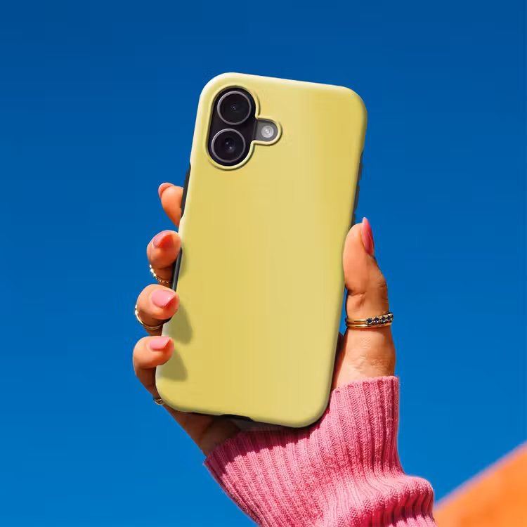 Golden - Ochre - Geel Toughcase MagSafe Apple iPhone 17 klein 1017 -Sfeer1V
