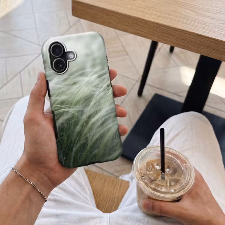 Gras - Wazig - Natuur - Groen - Zacht Toughcase MagSafe Apple iPhone 17 klein -Sfeer1M