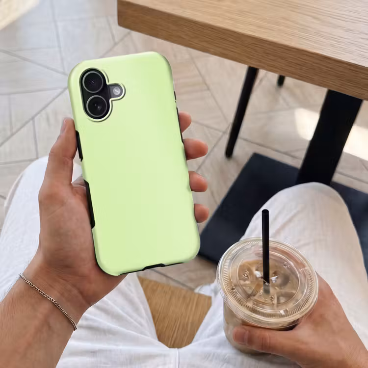 Light - Lime - Groen Toughcase MagSafe Apple iPhone 17 klein 1017 -Sfeer1M