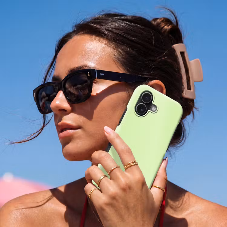 Light - Lime - Groen Toughcase MagSafe Apple iPhone 17 klein 1017 -Sfeer2V