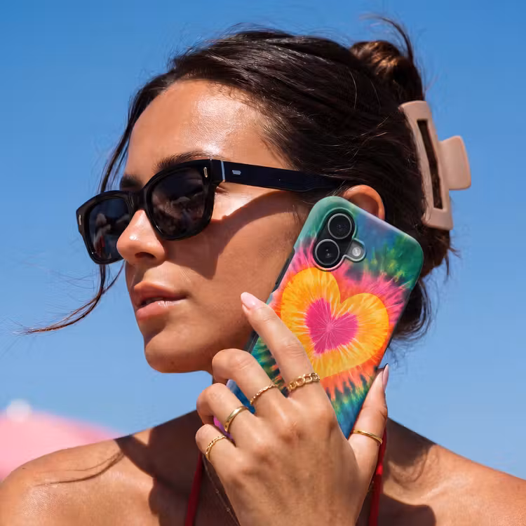 Hart - Tie Dye - Kleurrijk Toughcase MagSafe Apple iPhone 17 klein -Sfeer2V