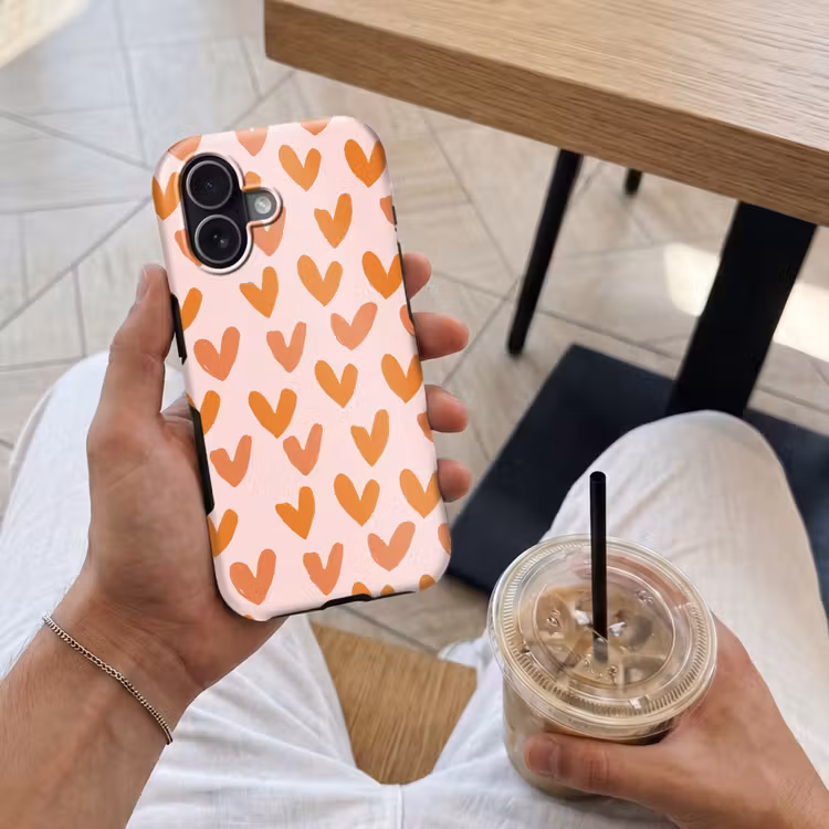 Hartjes - Getekend - Oranje Toughcase MagSafe Apple iPhone 17 klein 1017 -Sfeer1M