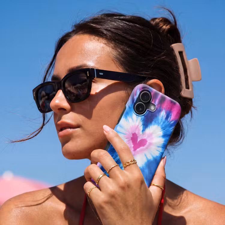 Hartvormig - Tie dye - Paars Toughcase MagSafe Apple iPhone 17 klein -Sfeer2V