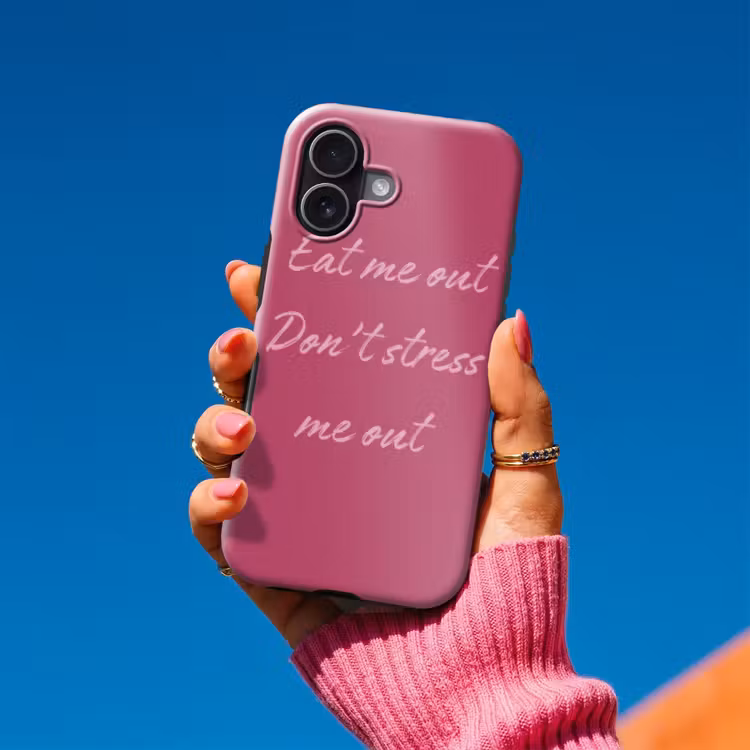 eat me out don't stress me out - Roze - Minimalistisch Toughcase MagSafe Apple iPhone 17 klein -Sfeer1V