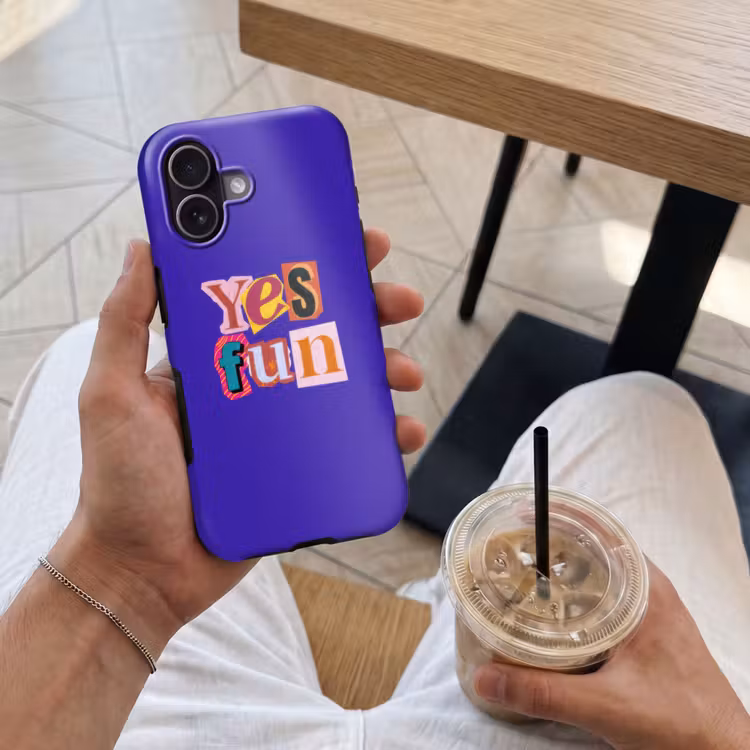 Yes fun - Kleurrijk - Collage-stijl Toughcase MagSafe Apple iPhone 17 klein -Sfeer1M