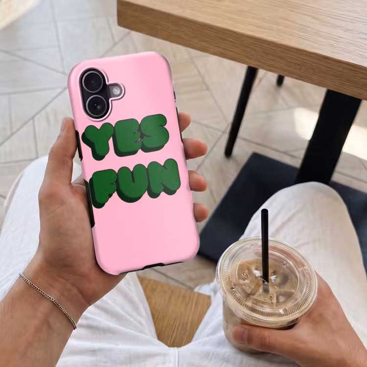 Yes fun - Groen - Roze Toughcase MagSafe Apple iPhone 17 klein -Sfeer1M
