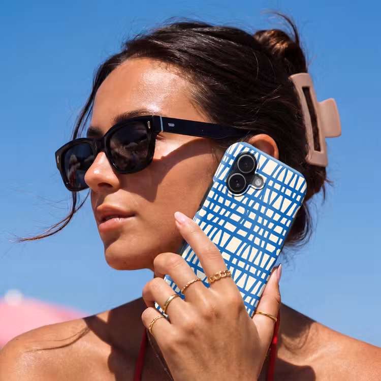 Ruitpatroon - Blauw - Crème Toughcase MagSafe Apple iPhone 17 klein 1017 -Sfeer2V