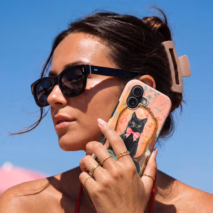 Kat - Roze - Stoel met bloemenmotief Toughcase MagSafe Apple iPhone 17 klein -Sfeer2V