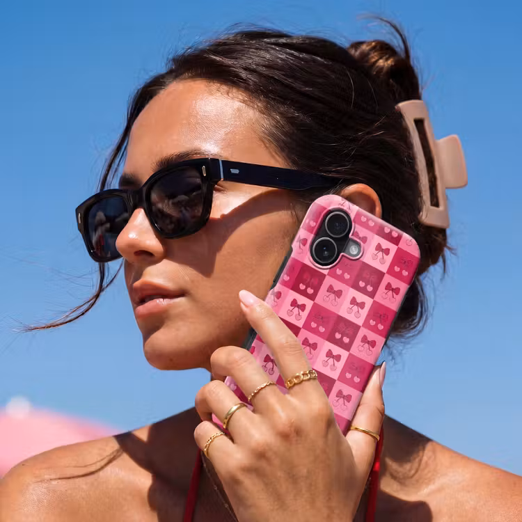 Kersen - Strikjes - Speels - Roze - Bordeaux Toughcase MagSafe Apple iPhone 17 klein 1017 -Sfeer2V