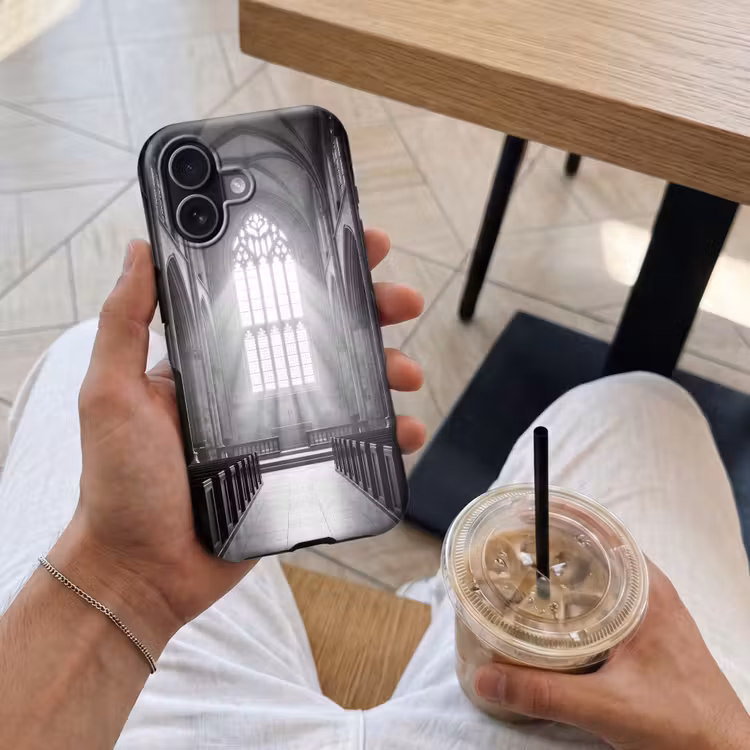 Kerk - Interieur - Lichtstralen - Architectuur - Klassiek Toughcase MagSafe Apple iPhone 17 klein -Sfeer1M
