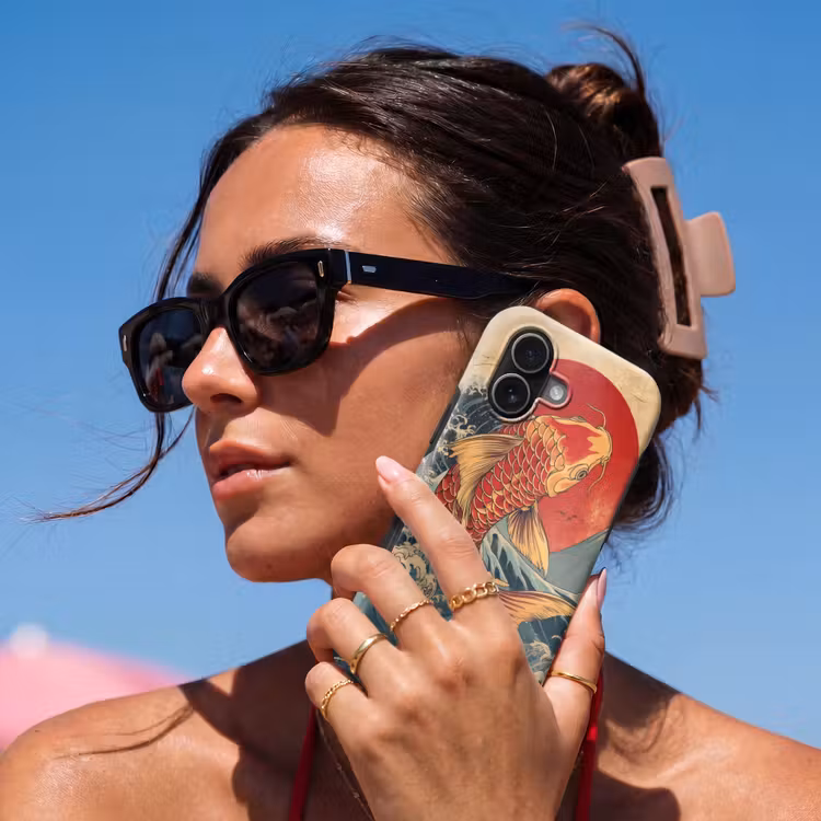 Koi - Zee - Golven - Zon Toughcase MagSafe Apple iPhone 17 klein -Sfeer2V