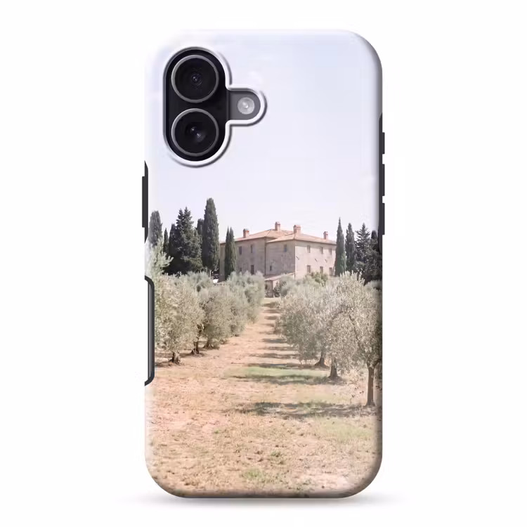 Handyhülle Toughcase - Landhaus – Olivenbaum – Obstgarten - Landhuis - olijfboom - gaard Toughcase MagSafe Apple iPhone 17 klein