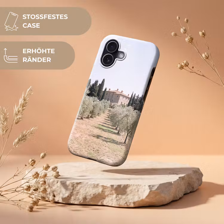 Handyhülle Toughcase - Landhaus – Olivenbaum – Obstgarten - Landhuis - olijfboom - gaard Toughcase MagSafe Apple iPhone 17 klein